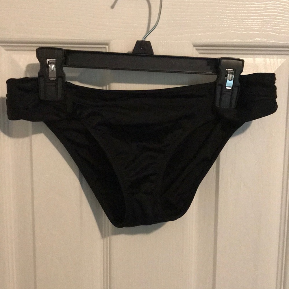NWOT Victoria’s Secret black swim bottoms small